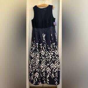 Elegant Black and White Sleeveless Dress